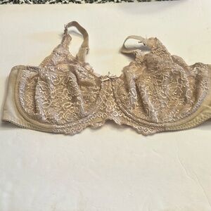 BARELY BREEZIES LACE BRA SZ 42DD